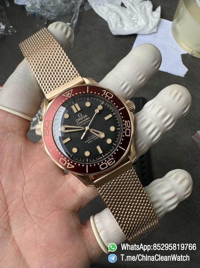 VS Factory Omega Seamaster Diver 300M Black Dial Burgundy Bezel Bronze Gold Case and Mesh Bracelet A8806 Movement 02
